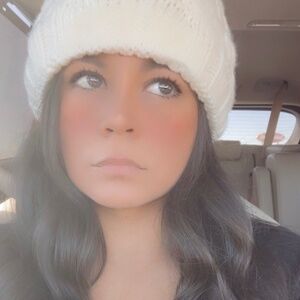 Meet your Posher, Leana